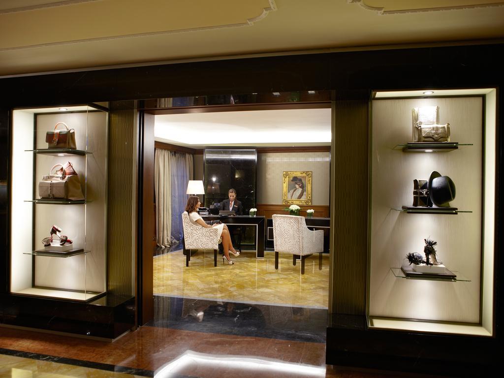 Baglioni Hotel Carlton - The Leading Hotels Of The World Milan Bagian luar foto