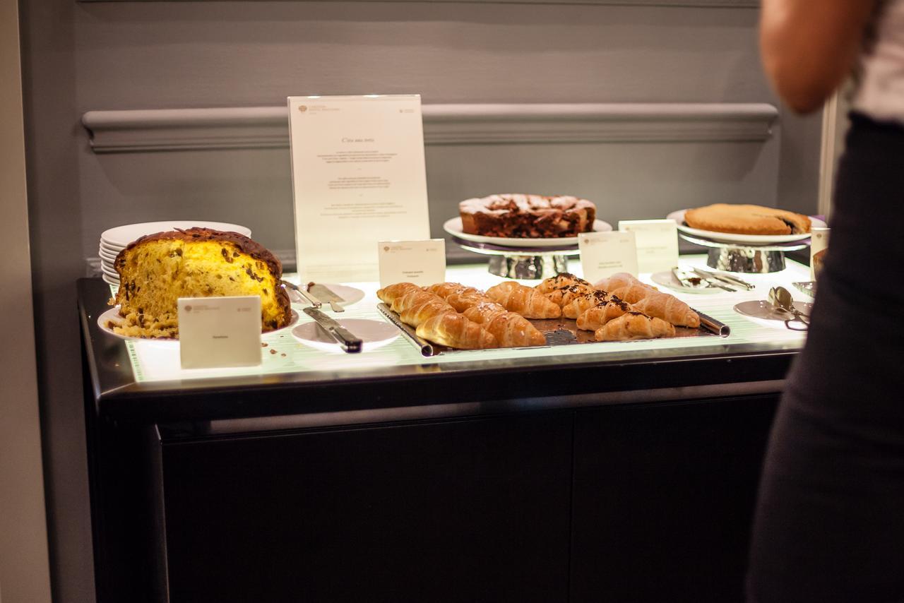 Baglioni Hotel Carlton - The Leading Hotels Of The World Milan Bagian luar foto