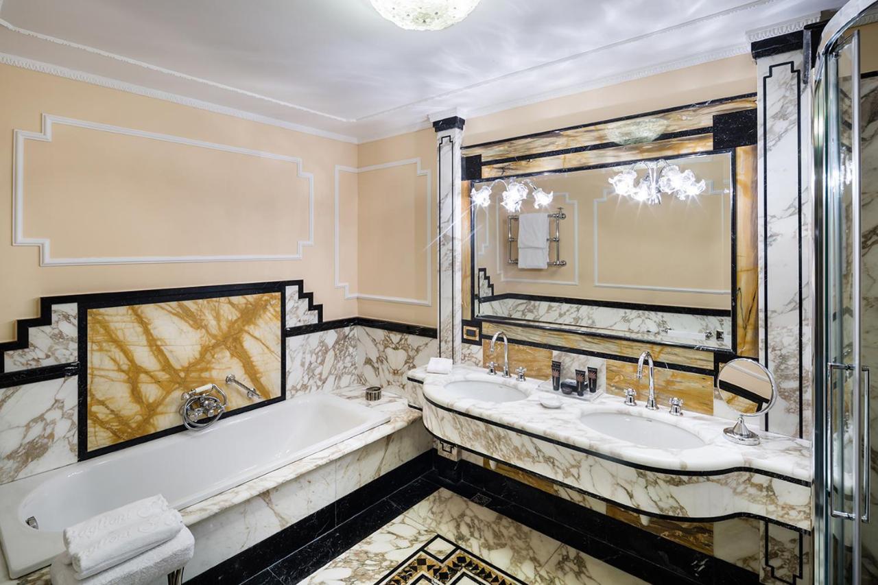 Baglioni Hotel Carlton - The Leading Hotels Of The World Milan Bagian luar foto